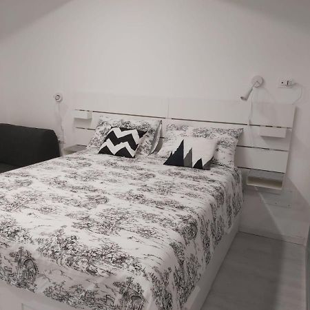 Holiday House Fieravecchia Salerno Exteriör bild