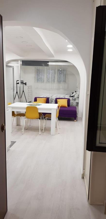 Holiday House Fieravecchia Salerno Exteriör bild