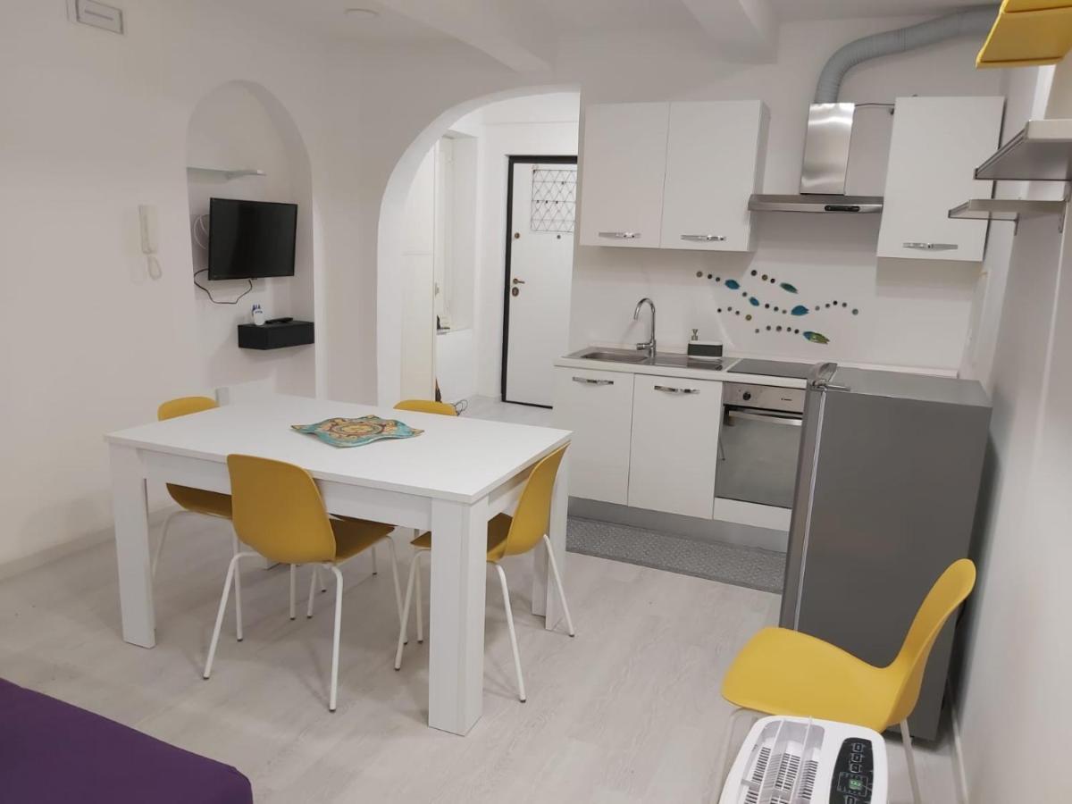 Holiday House Fieravecchia Salerno Exteriör bild