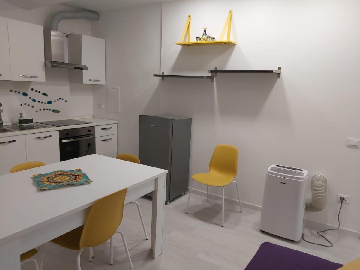 Holiday House Fieravecchia Salerno Exteriör bild