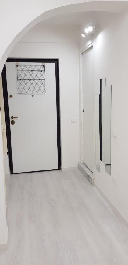 Holiday House Fieravecchia Salerno Exteriör bild